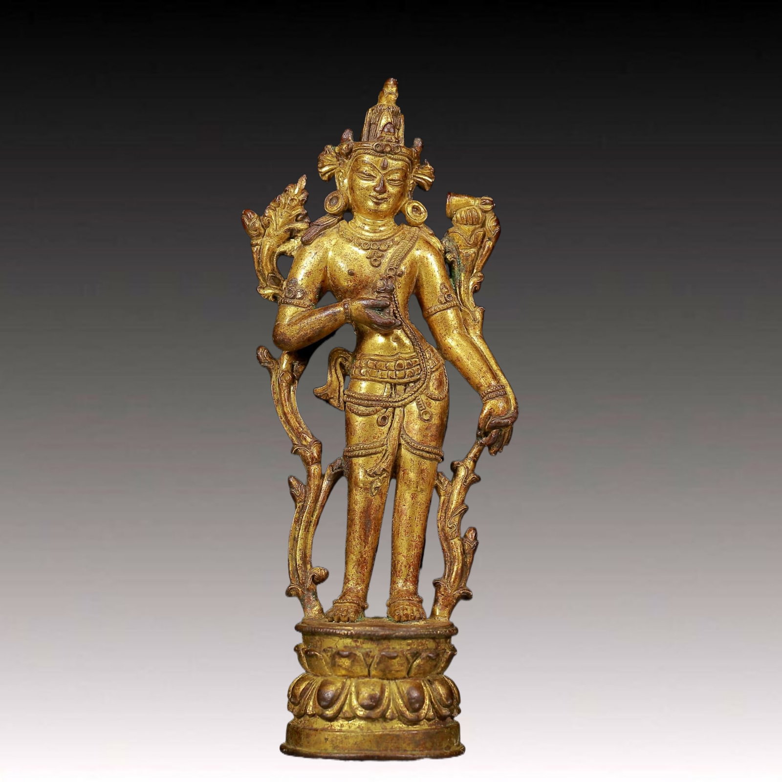 A Solemn Gilt Bronze Statue of Tara: A Solemn Gilt Bronze Statue of Tara,Ming Dynasty, China,Size: 2.8inx2inx7.3in,Weight:555g 铜鎏金度母像，明代