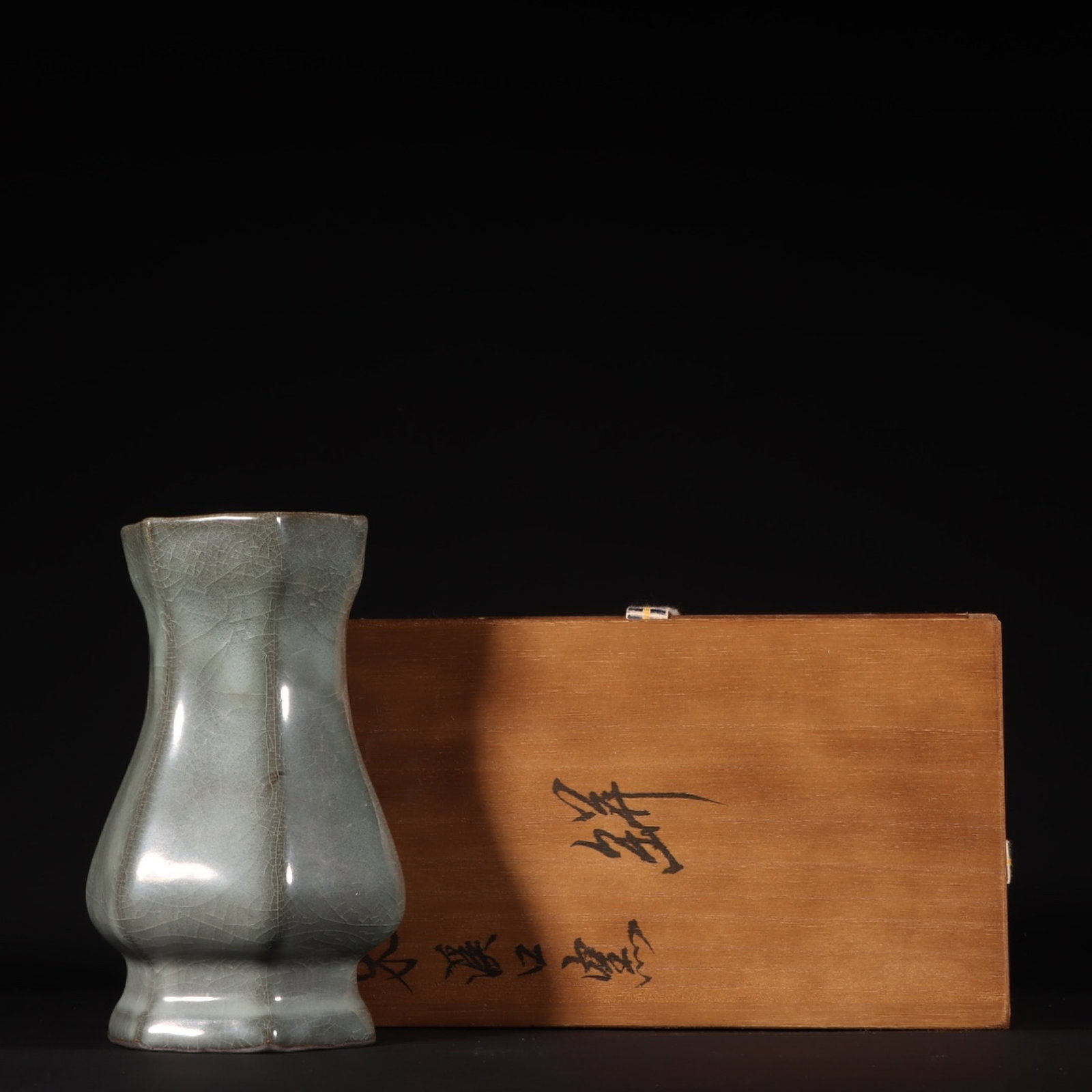 An Exquisite Xikou yao Vase: An Exquisite Xikou yso Vase,Song Dynasty,China,Size:5.9inx3.9in 溪口窑瓶,中国宋代