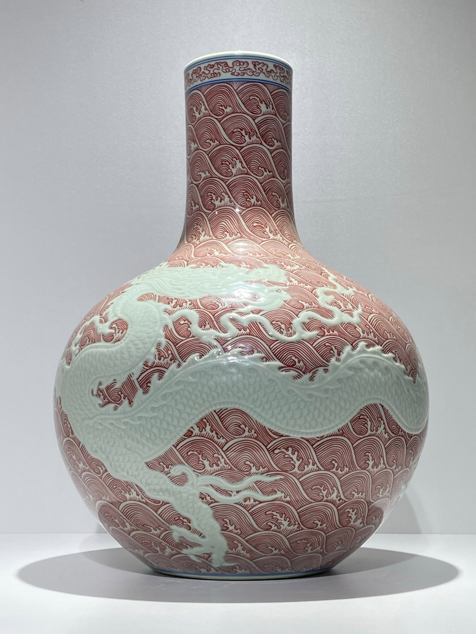 A Huge Underglaze-Red Seawater and Dragon Pattern Vase: A Huge Underglaze-Red Seawater and Dragon Pattern Vase,Qing Dynasty,China,Yongzheng Six-character Mark,Size:17.7inx12.6in 釉里红海水龙纹瓶,中Þ