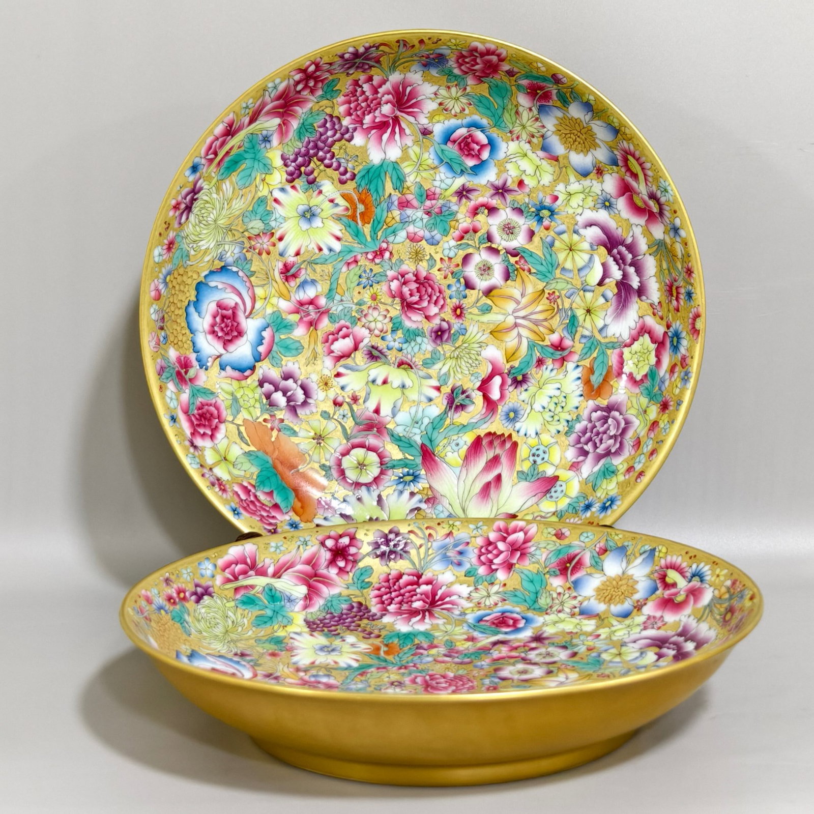 A Pair of Exquisite Gold Ground Famille-Rose Flower and Fruit Pattern Plates: A Pair of Exquisite Gold Ground Famille-Rose Flower and Fruit Pattern Plates,Qing Dynasty,China,Yongzheng Six-character Mark,Size:1.6inx7.4in 一对金地粉彩花&#