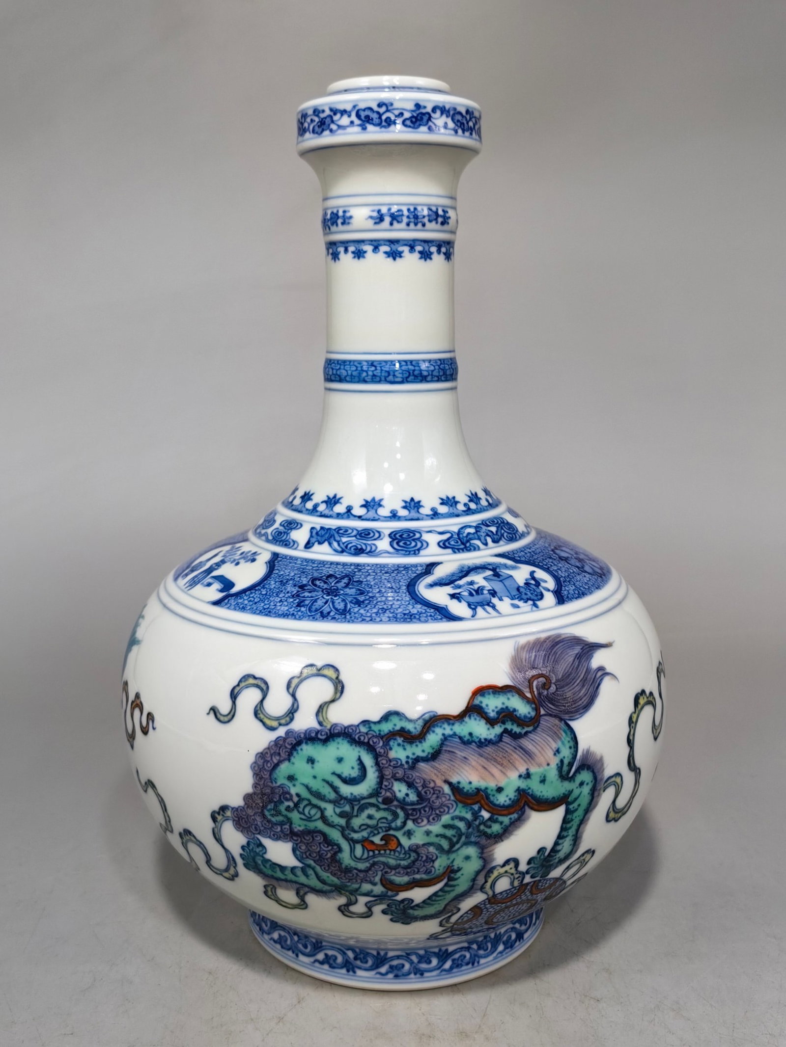 An Exquisite Doucai Lion Pattern Vase - 3