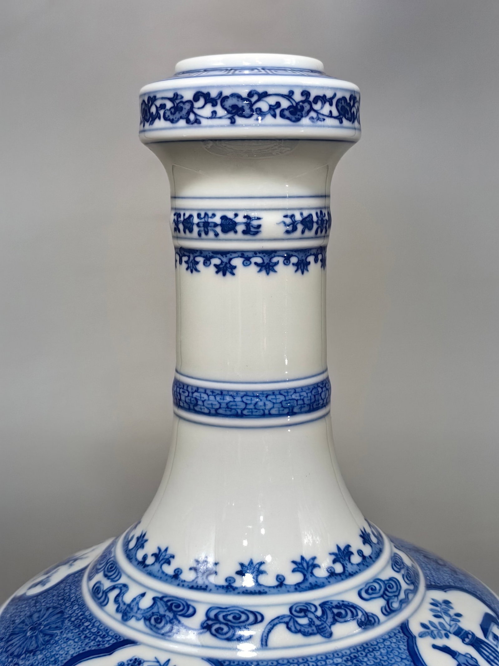 An Exquisite Doucai Lion Pattern Vase - 4