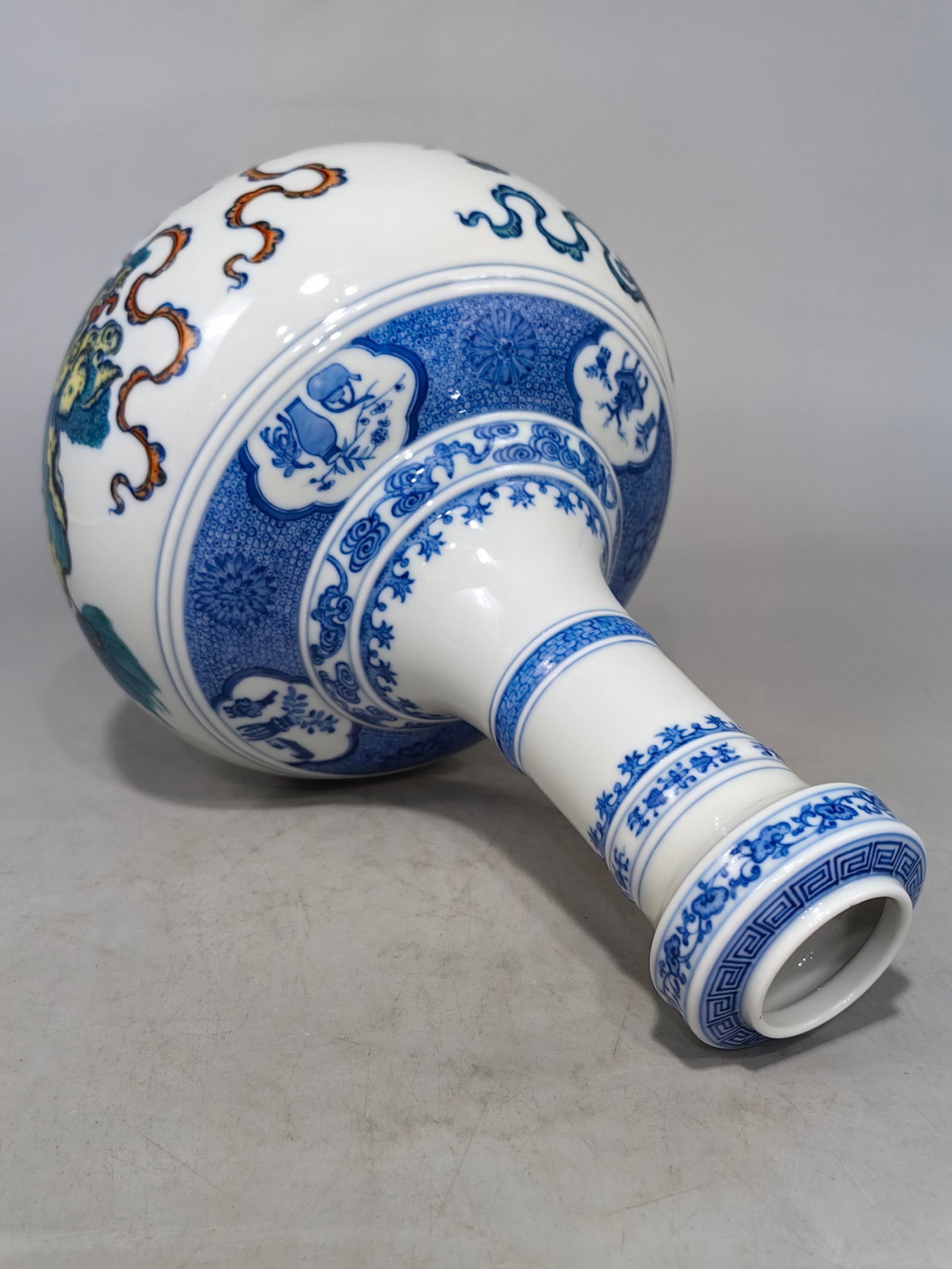 An Exquisite Doucai Lion Pattern Vase - 8