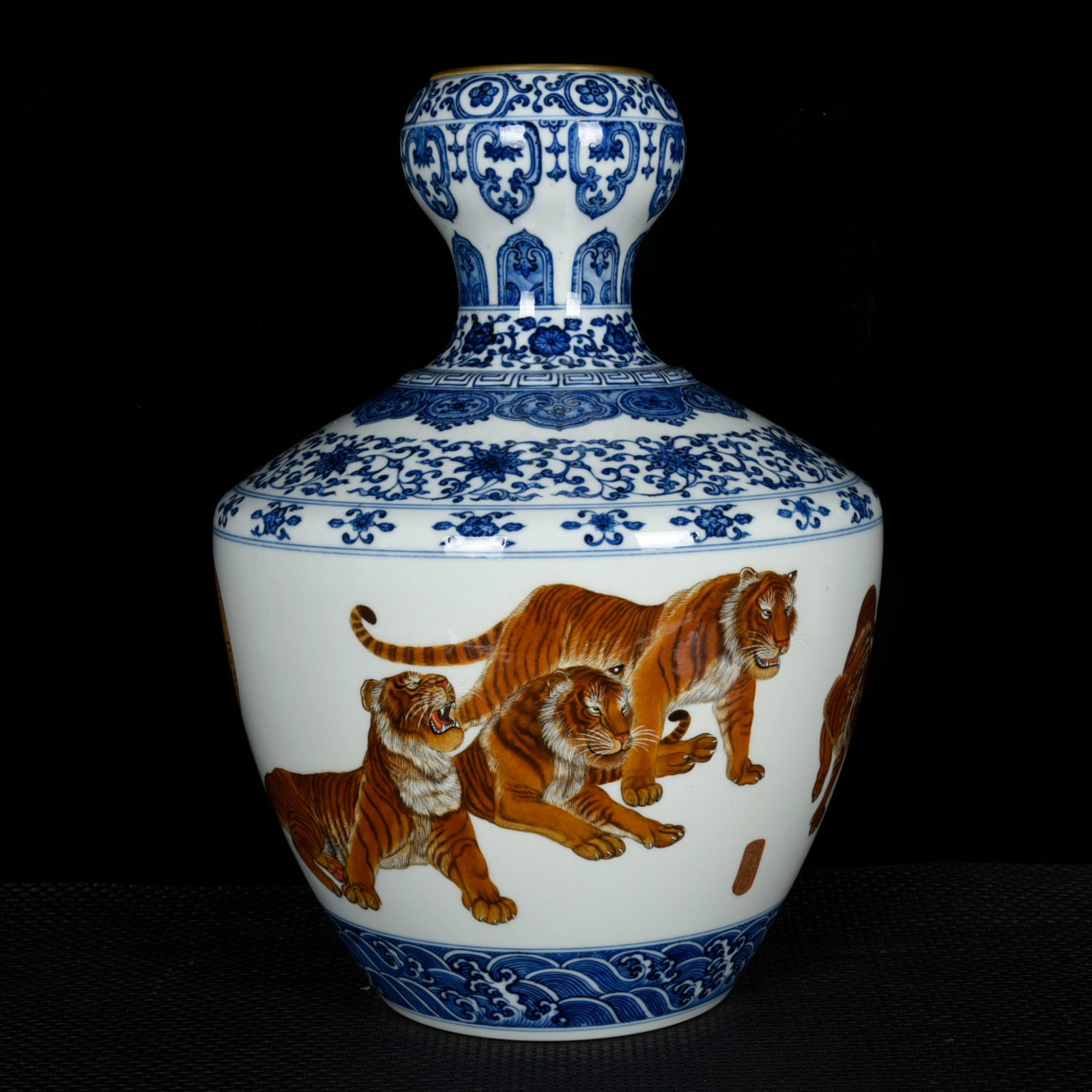 A Rare Blue and White Enamel Tiger Patten Vase,with poem (1 of 9)