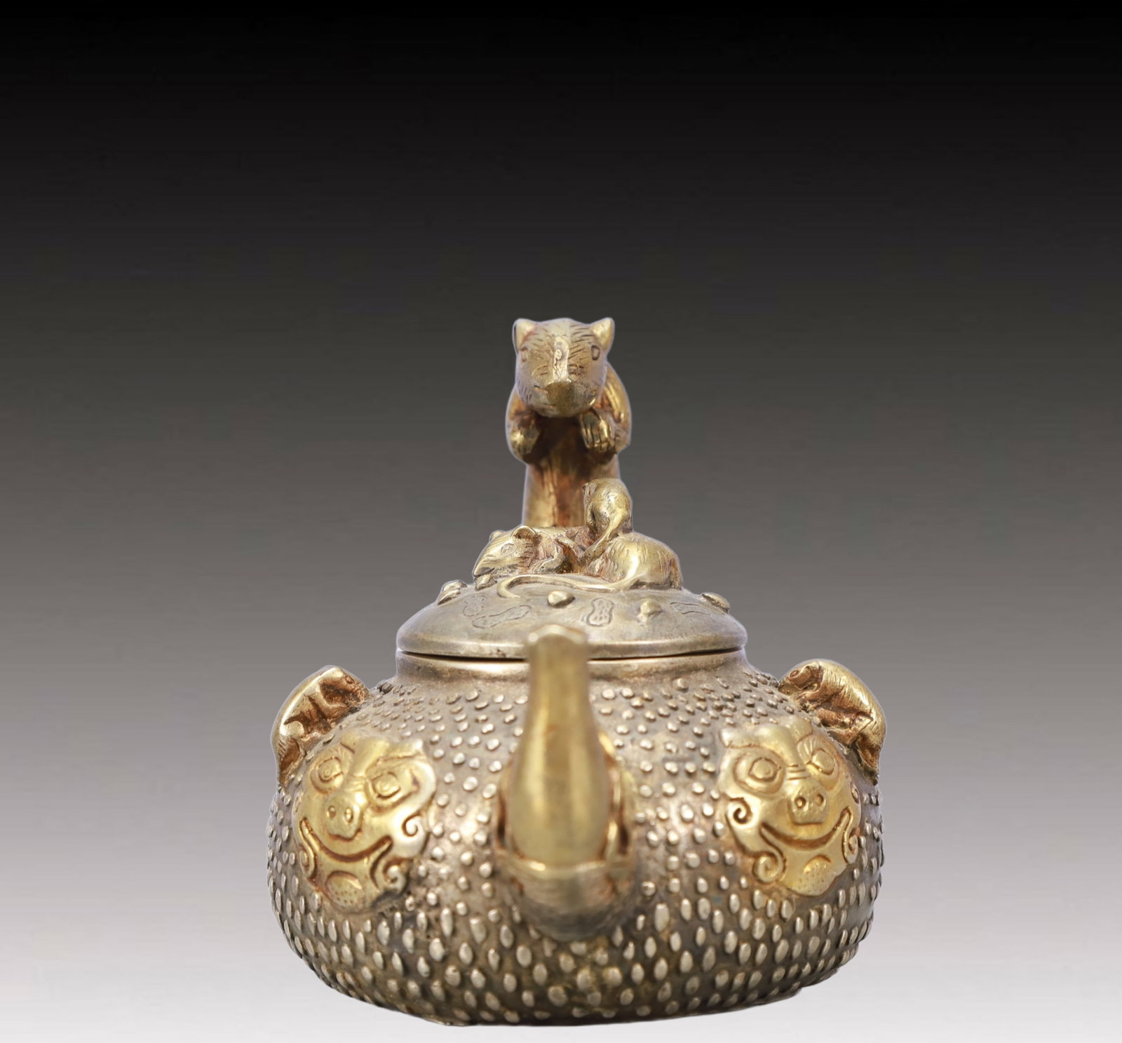 A Rare Gilt Silver Mouse Pattern Ewer - 3