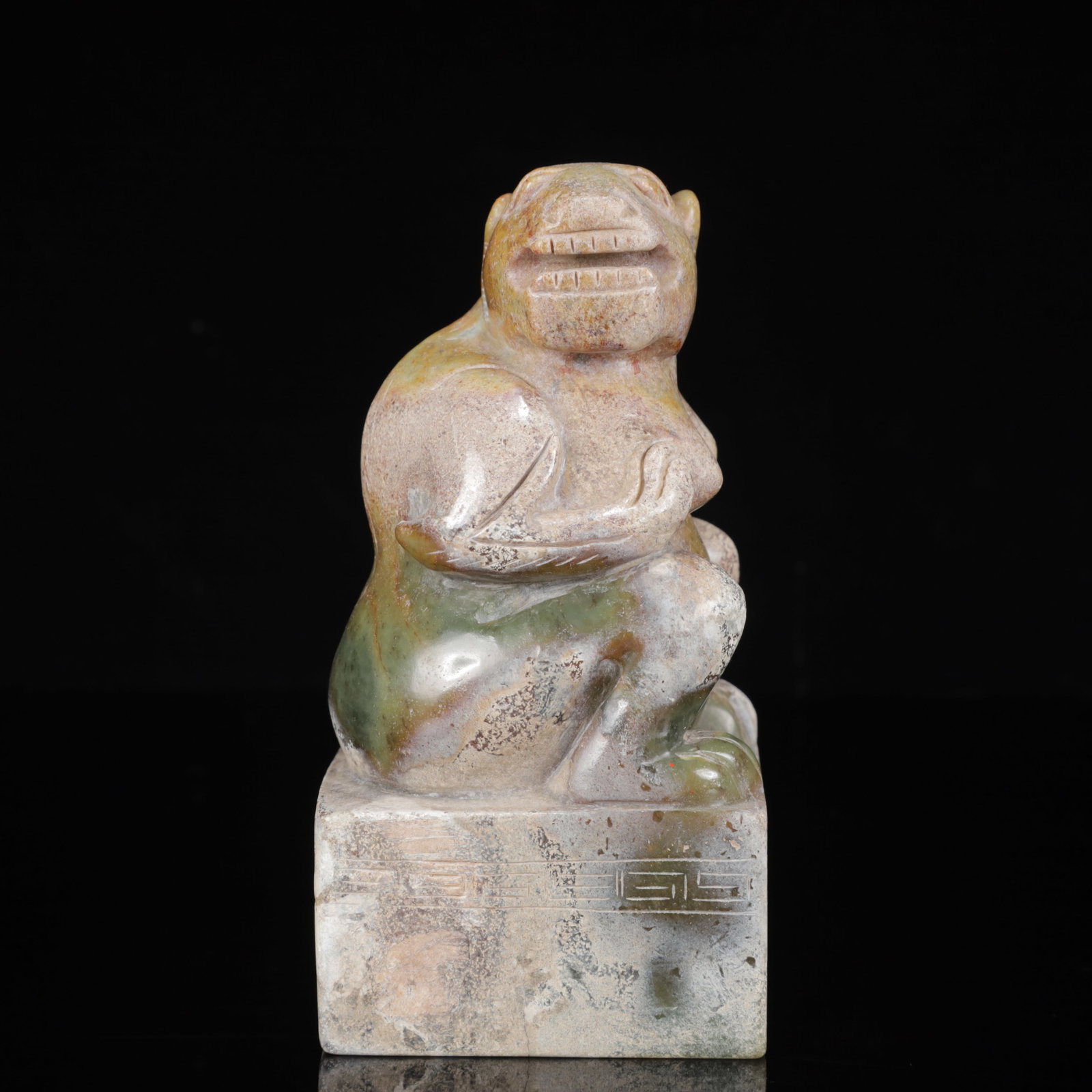 An Exquisite White Jade Auspicious Beast Seal: An Exquisite White Jade Auspicious Beast Seal,Qing Dynasty,China,Size:3.1inx3.1inx6.3in,Weight:1857g 白玉瑞兽印章,中国清代