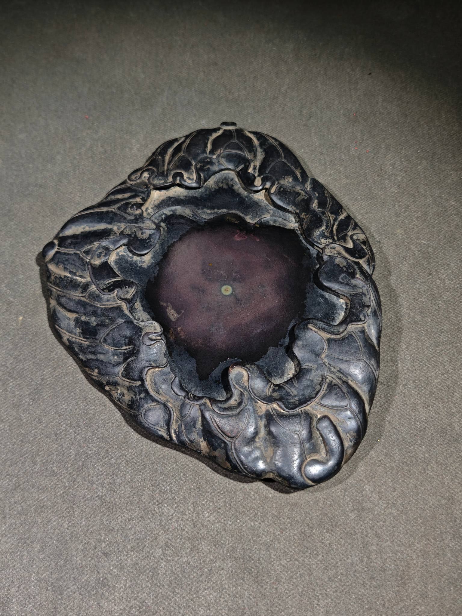 An Exquisite Lotus Leaf Pattern Inkstone,With Poem: An Exquisite Lotus Leaf Pattern Inkstone,With Poem,Qing Dynasty, China,Chong Qi Mark,Size:(Inkstone)9.3inx7.5inx1.2in。
