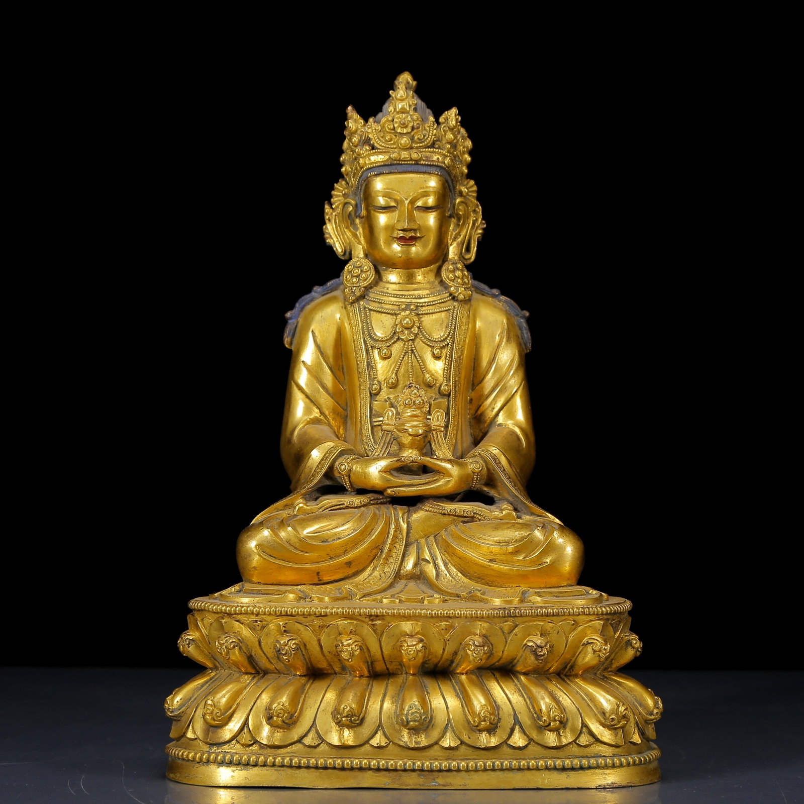 A Solemn Gilt Bronze Statue of Amitayus: A Solemn Gilt Bronze Statue of Amitayus,Ming Dynasty, China,Size:6.7inx5.1inx9.8in,Weight:3570g 铜鎏金无量寿佛像，明代