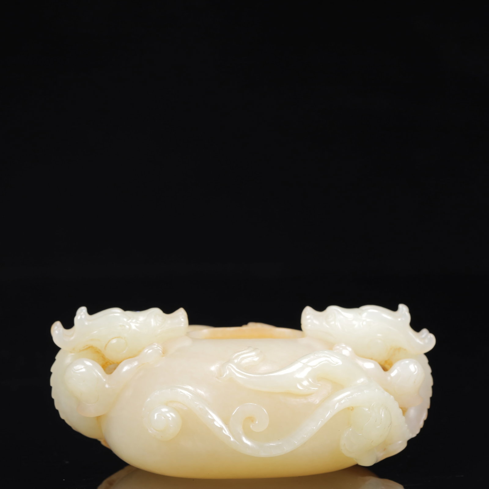 An Exquisite White Jade Dragon Pattern Vat (1 of 9)