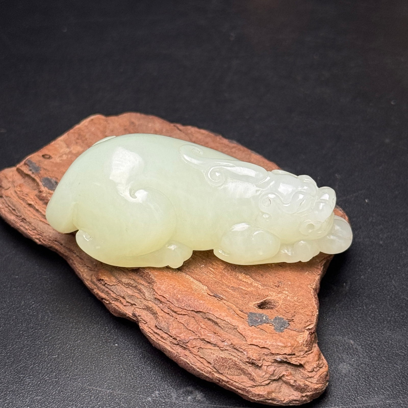 An Exquisite White Jade Wealth-Attracting Creature Ornament: An Exquisite White Jade Wealth-Attracting Creature Ornament,Qing Dynasty,China,Size:2.4inx1.2inx0.9in,Weight:55g 白玉貔貅摆件,中国清代
