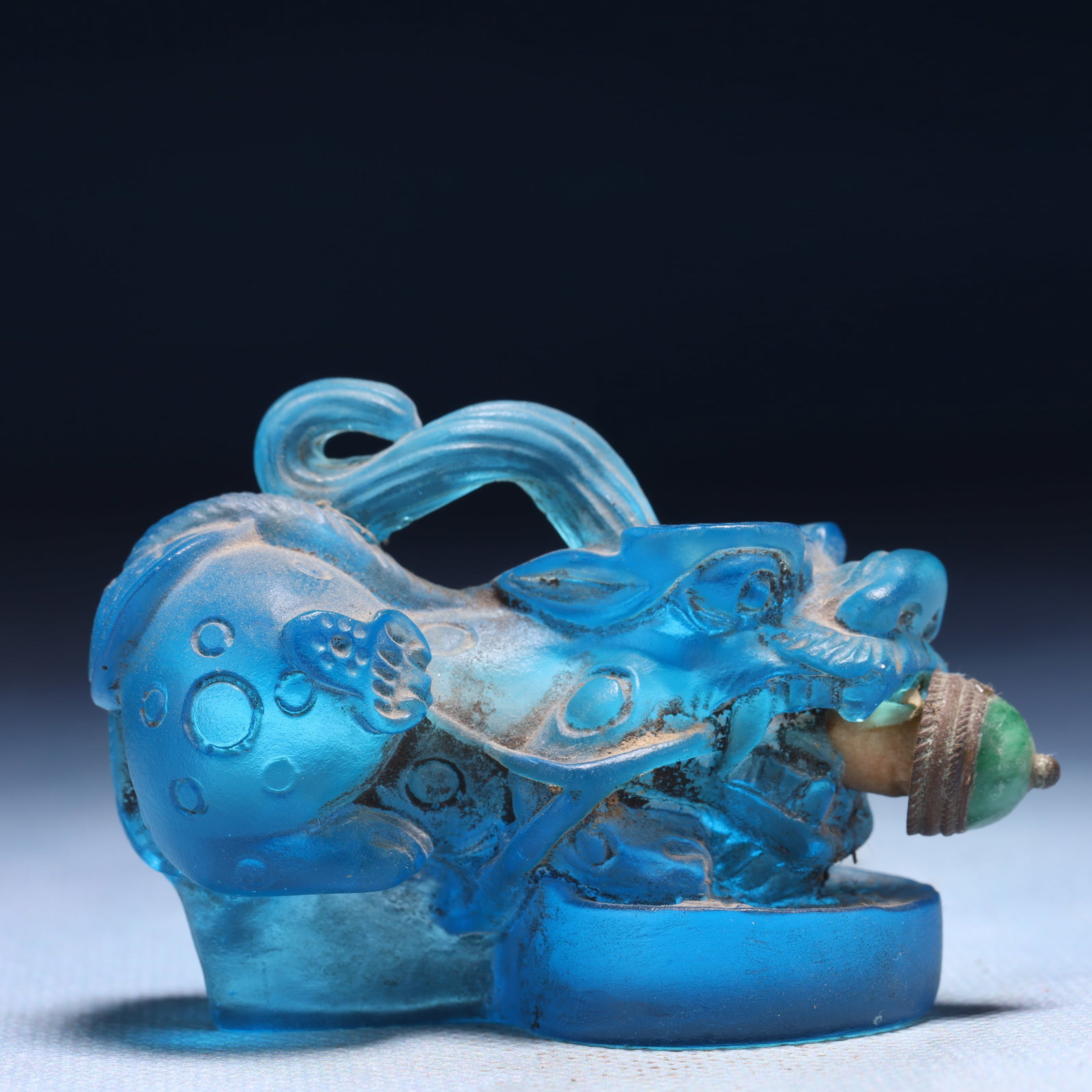 An Exquisite Crystal Auspicious Beast Snuff Bottle: An Exquisite Crystal Auspicious Beast Snuff Bottle,Qing Dynasty,China,Size:2.4inx1.2inx1.6in,Weight:88g 水晶瑞兽鼻烟壶,中国清代