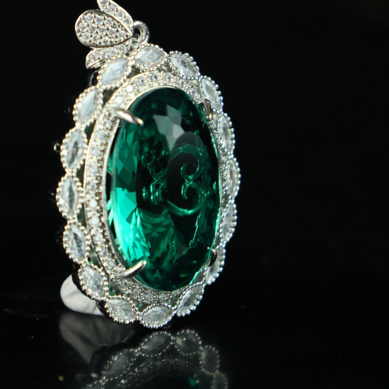 An Exquisite Pendant - 3