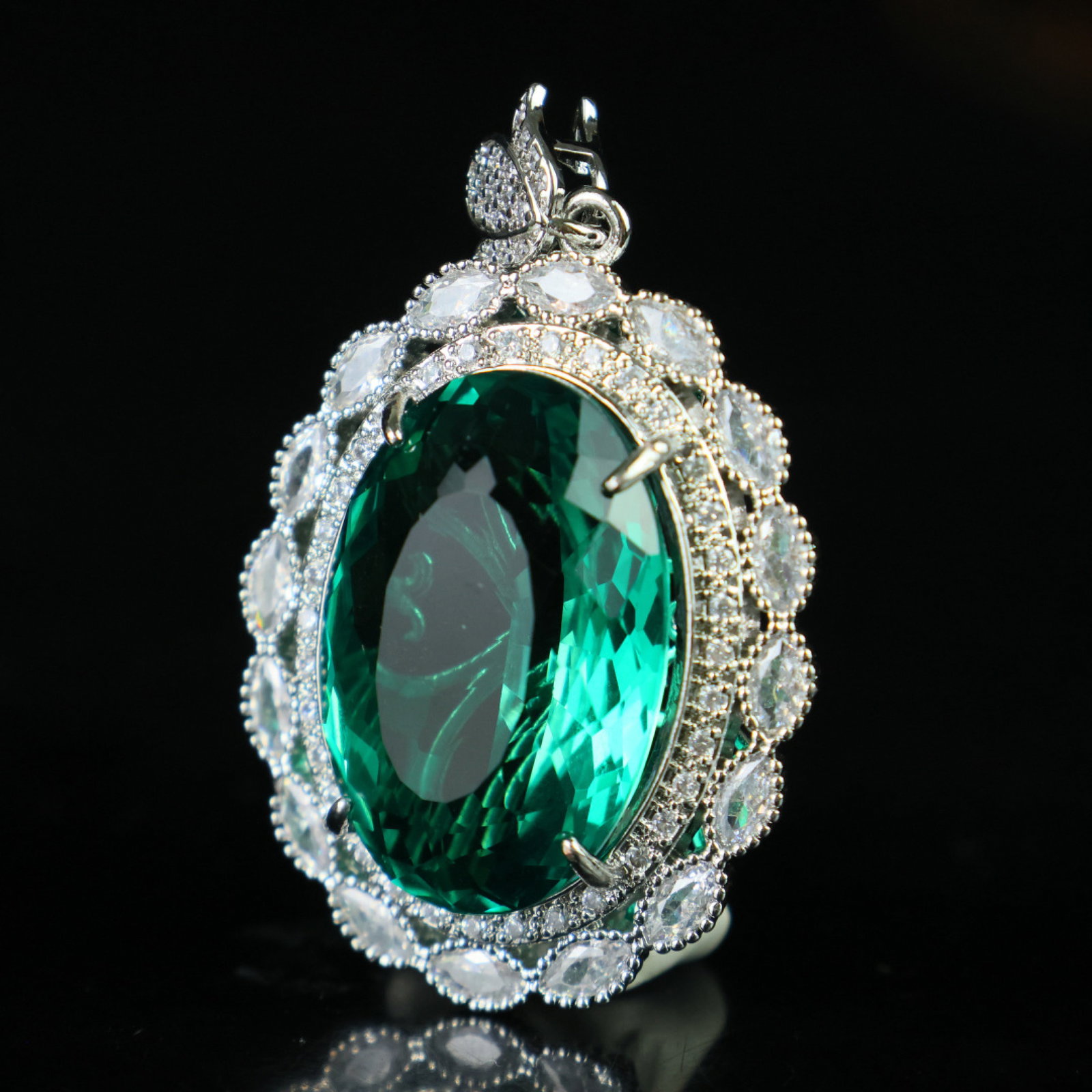 An Exquisite Pendant - 4