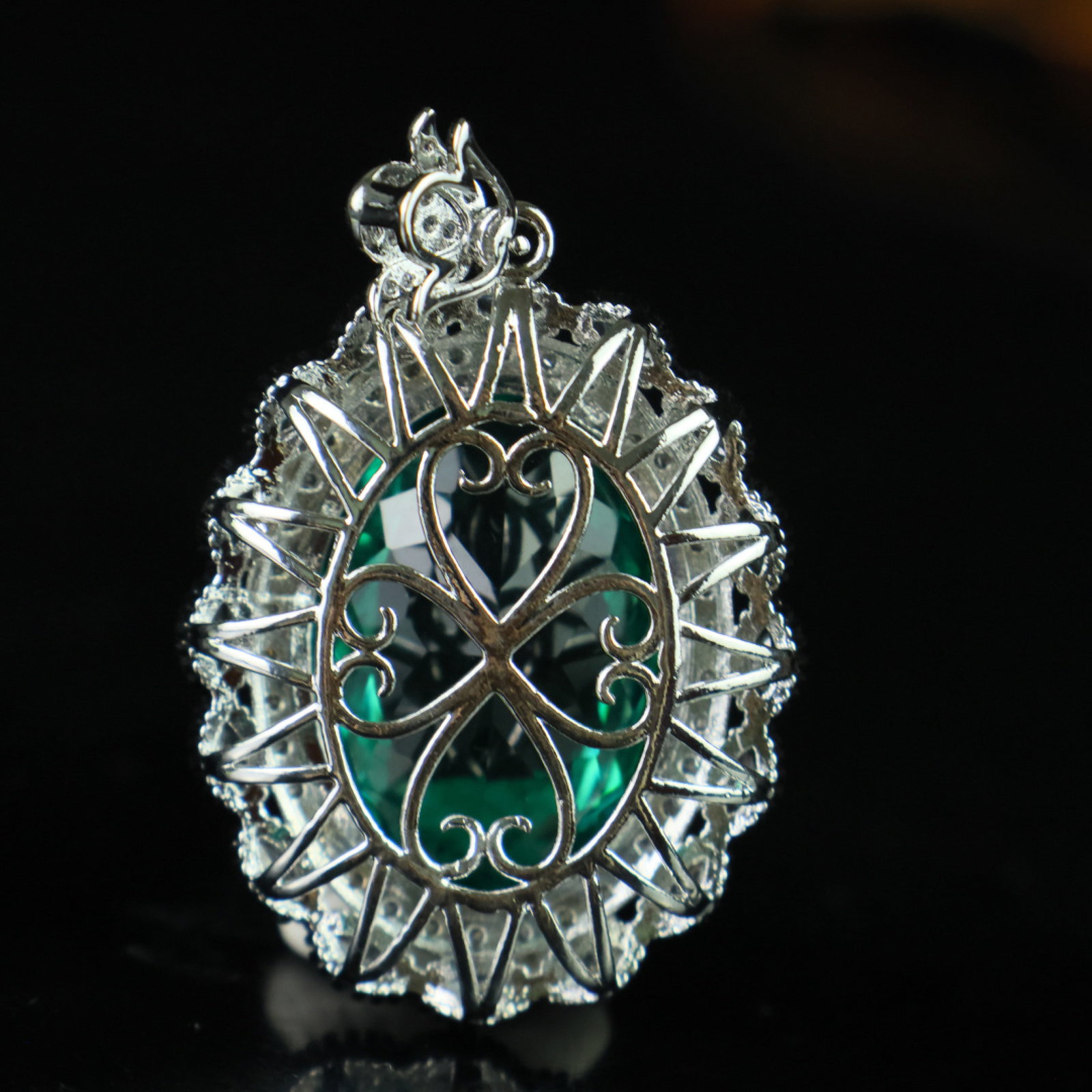 An Exquisite Pendant - 5