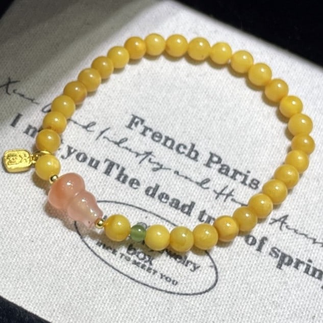 An Exquisite Beeswax With Agate Bracelet: An Exquisite Beeswax With Agate Bracelet,Size:0.2in 蜜蜡配玛瑙手串