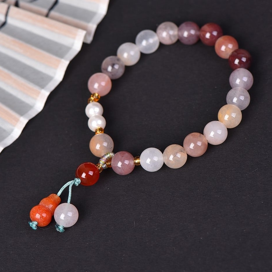 An Exquisite Jadeite Bracelets: An Exquisite Jadeite Bracelets,Size:0.3inx0.3in 翡翠手串
