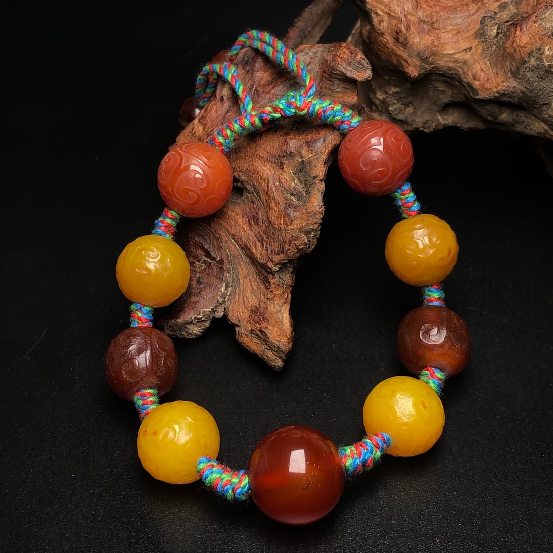 An Exquisite Agate Bracelet - 4