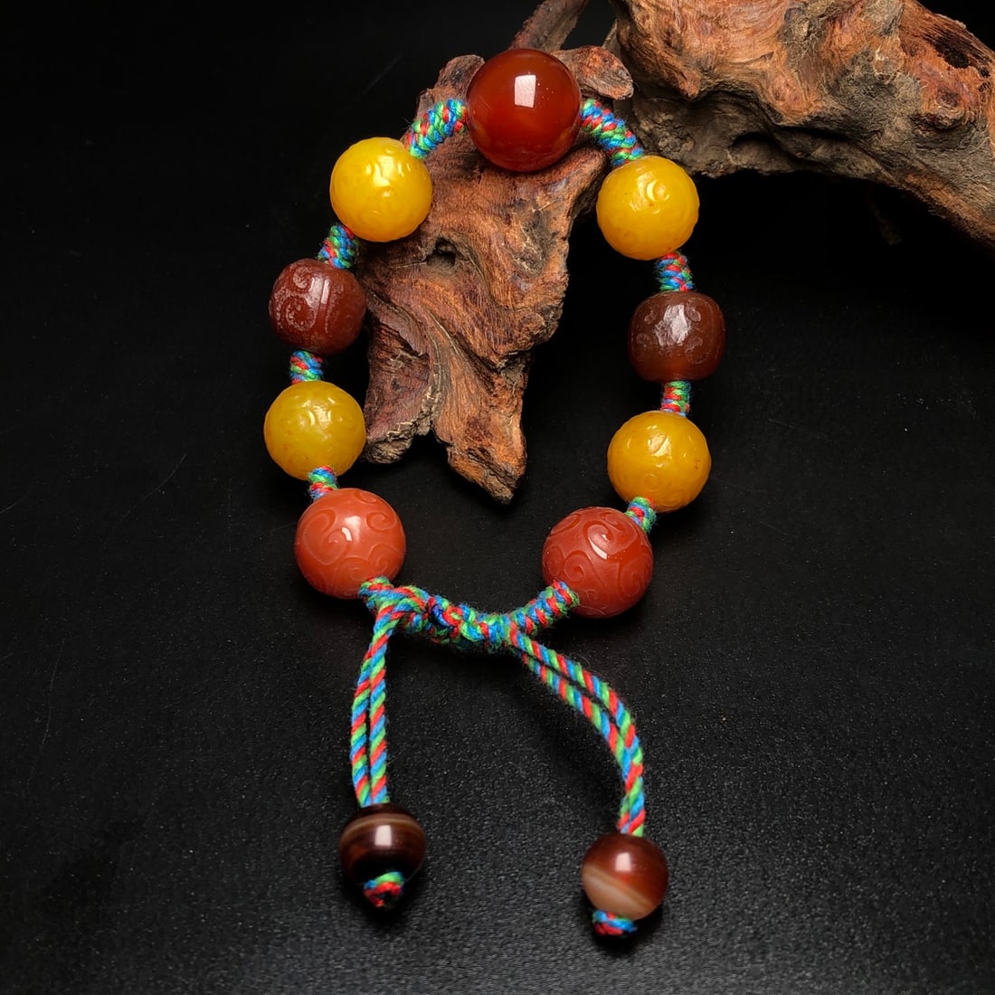 An Exquisite Agate Bracelet - 5