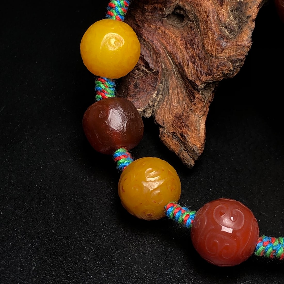 An Exquisite Agate Bracelet - 8