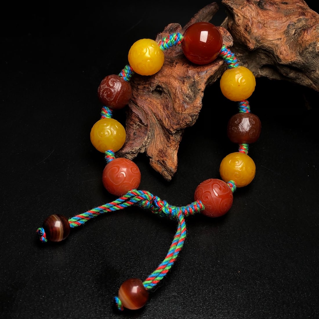 An Exquisite Agate Bracelet - 9