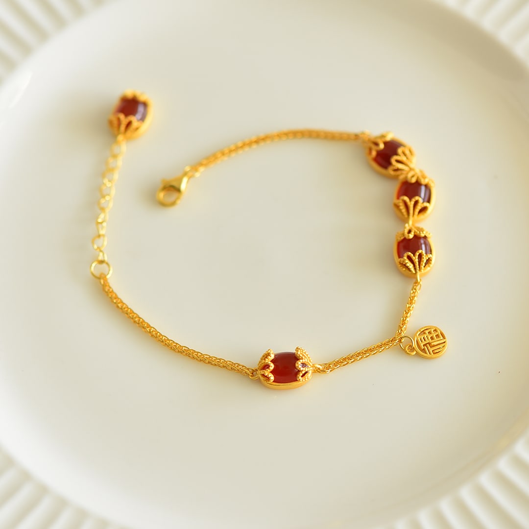 An Exquisite Sterling Silver-Gold Plated Inlaid Agate Bracelets: An Exquisite Sterling Silver-Gold Plated Inlaid Agate Bracelets 纯银镀金镶玛瑙手链