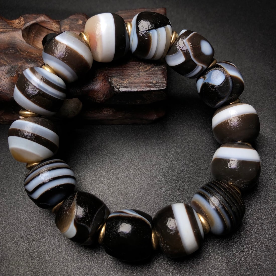 A Precious Agate Bracelets: A Precious Agate Bracelets,Size:0.6inx0.6in*14 玛瑙手串