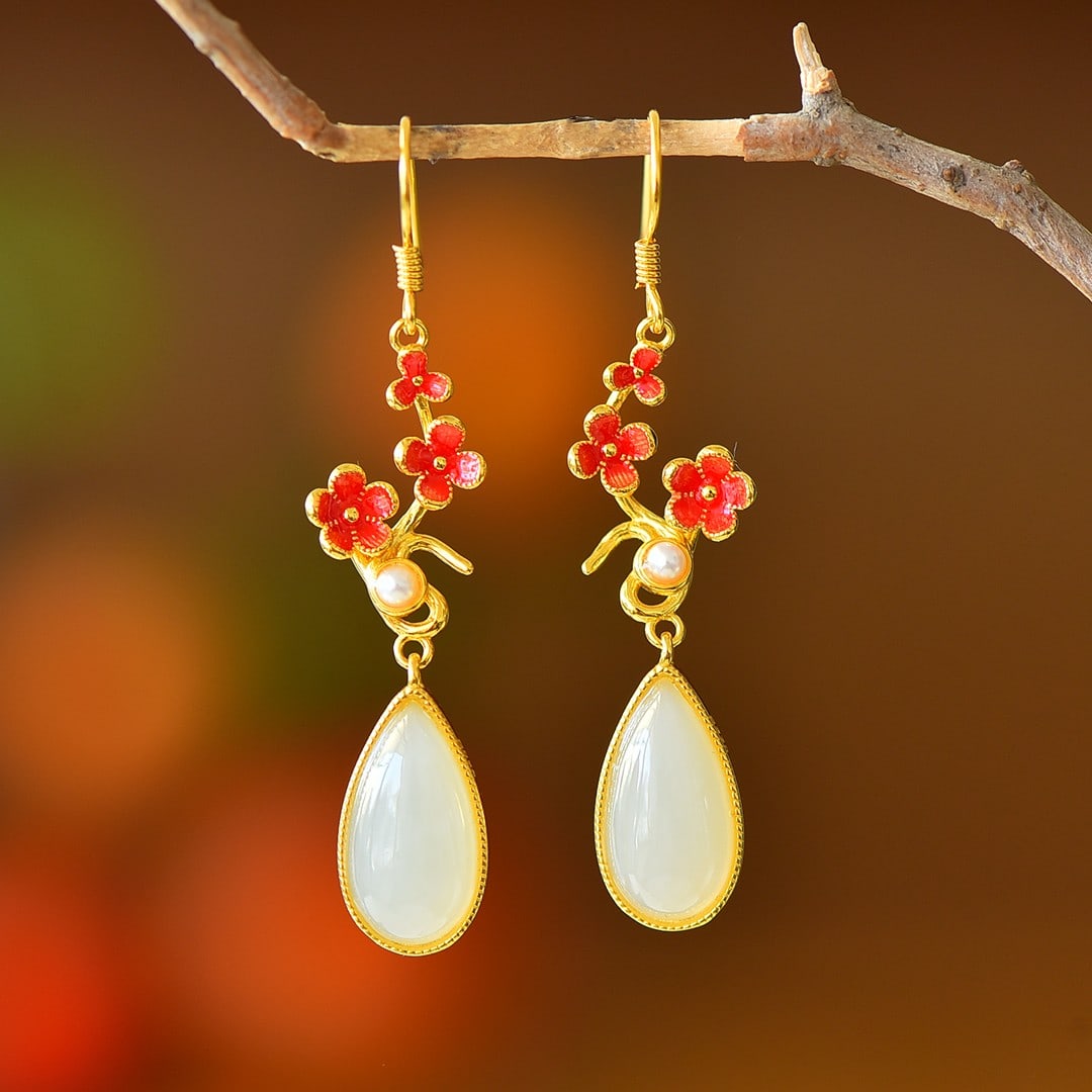 A Pair of Exquisite Sterling Silver-Gold Plated Inlaid White Jade Enamel Earrings: A Pair of Exquisite Sterling Silver-Gold Plated Inlaid White Jade Enamel Earrings,Size:0.3inx0.6in 一对纯银镀金镶白玉珐琅耳Ĩ