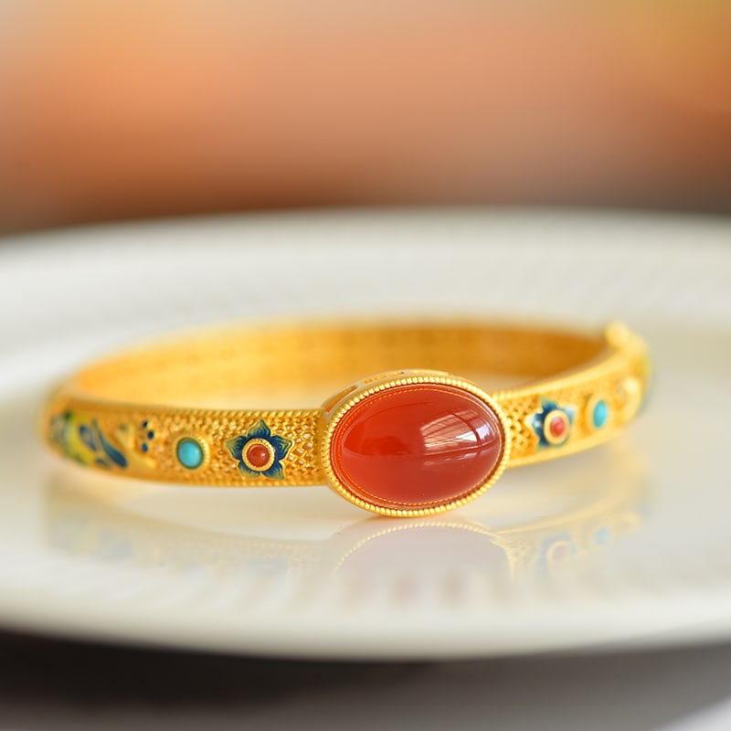 An Exquisite Sterling Silver-Gold Plated Inlaid Agate Bracelets,Inlaid Turquoise: An Exquisite Sterling Silver-Gold Plated Inlaid Agate Bracelets,Inlaid Turquoise 寓意:孔雀有着吉祥如意、白头偕ೌ