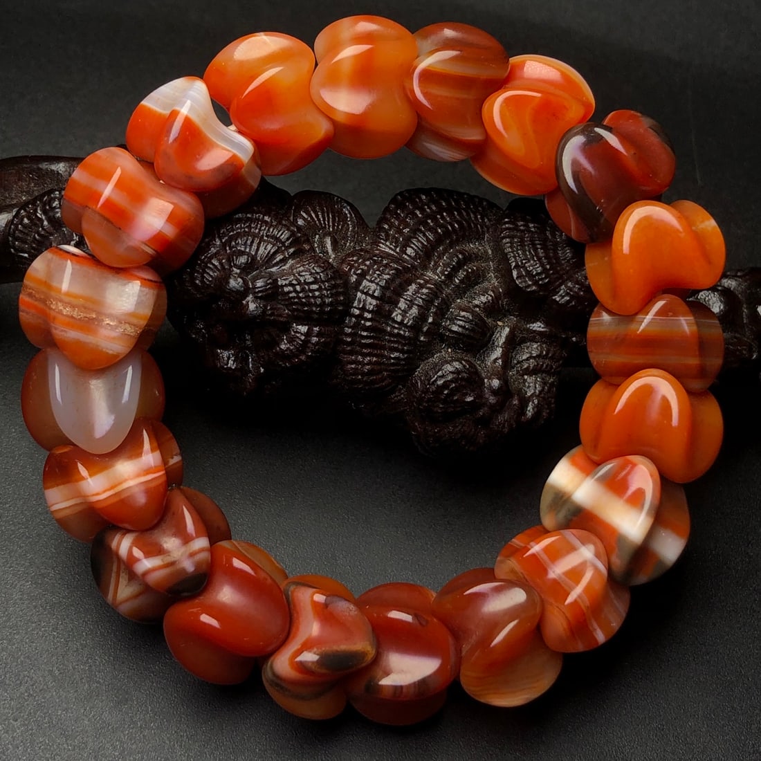An Exquisite Agate Bracelet (1 of 9)