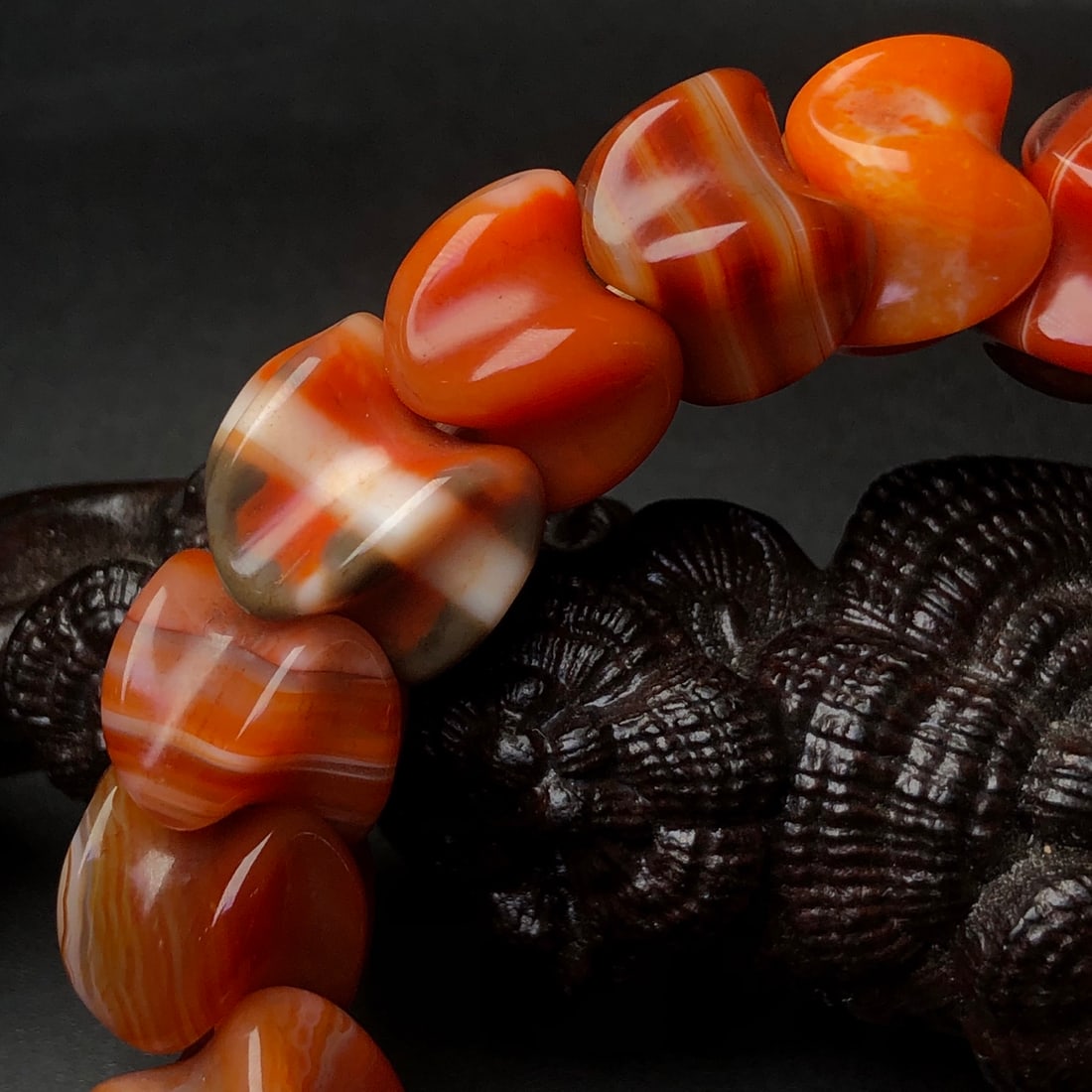 An Exquisite Agate Bracelet - 6