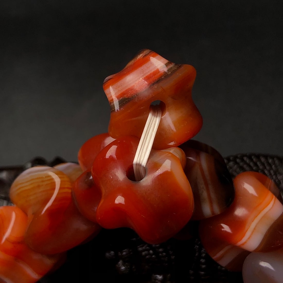An Exquisite Agate Bracelet - 9