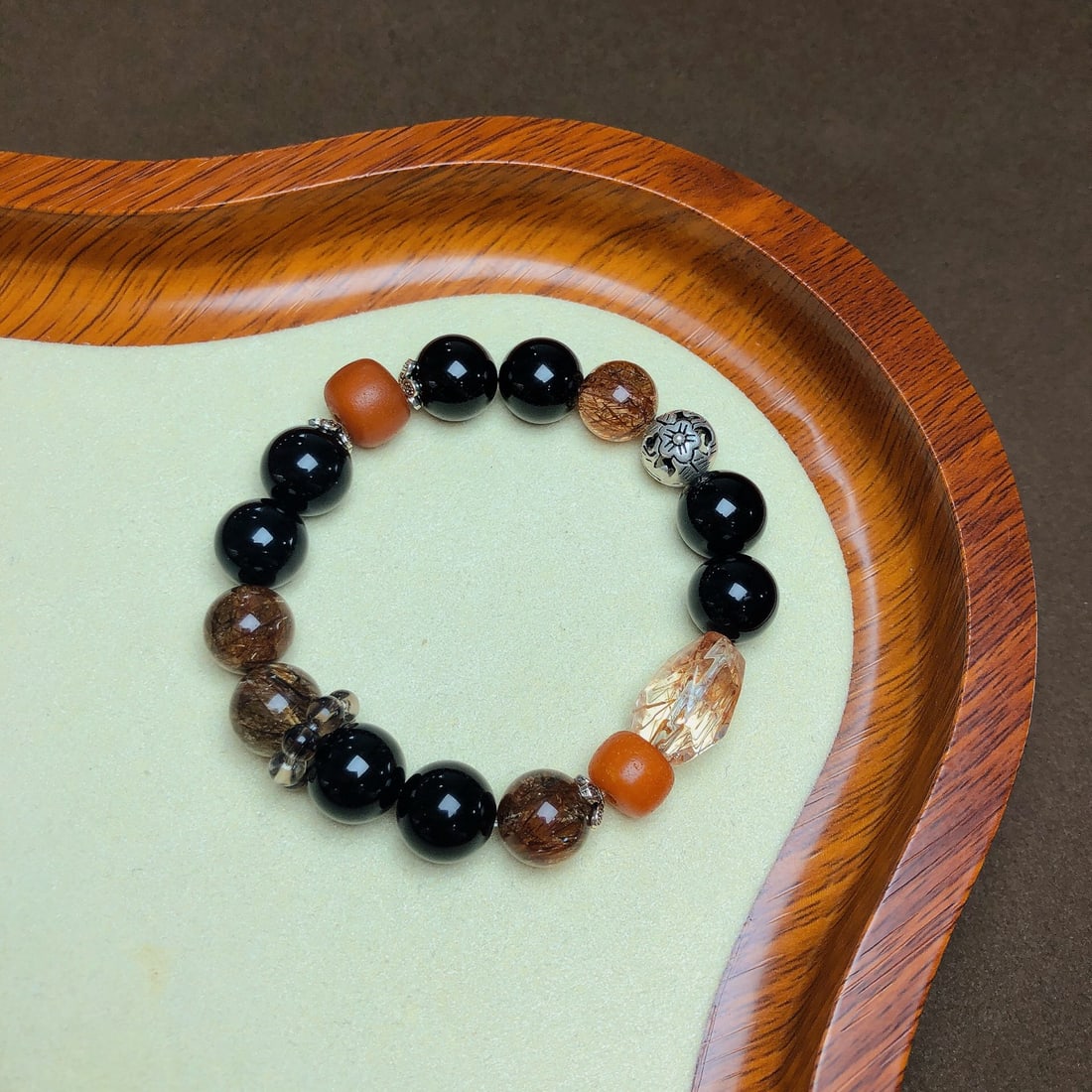 An Exquisite Crystal Bracelet: An Exquisite Crystal Bracelet,Size:0.5in,Weight:37.6g 水晶手串