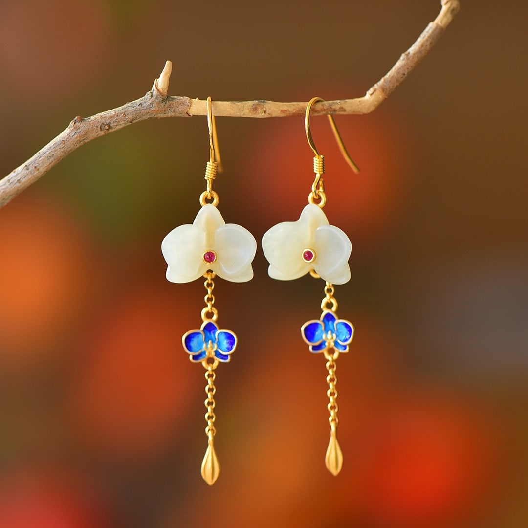 A Pair of Exquisite Sterling Silver-Gold Plated Inlaid White Jade Enamel Earrings: A Pair of Exquisite Sterling Silver-Gold Plated Inlaid White Jade Enamel Earrings,Size:0.5inx0.6in 一对纯银镀金镶白玉珐琅耳Ĩ