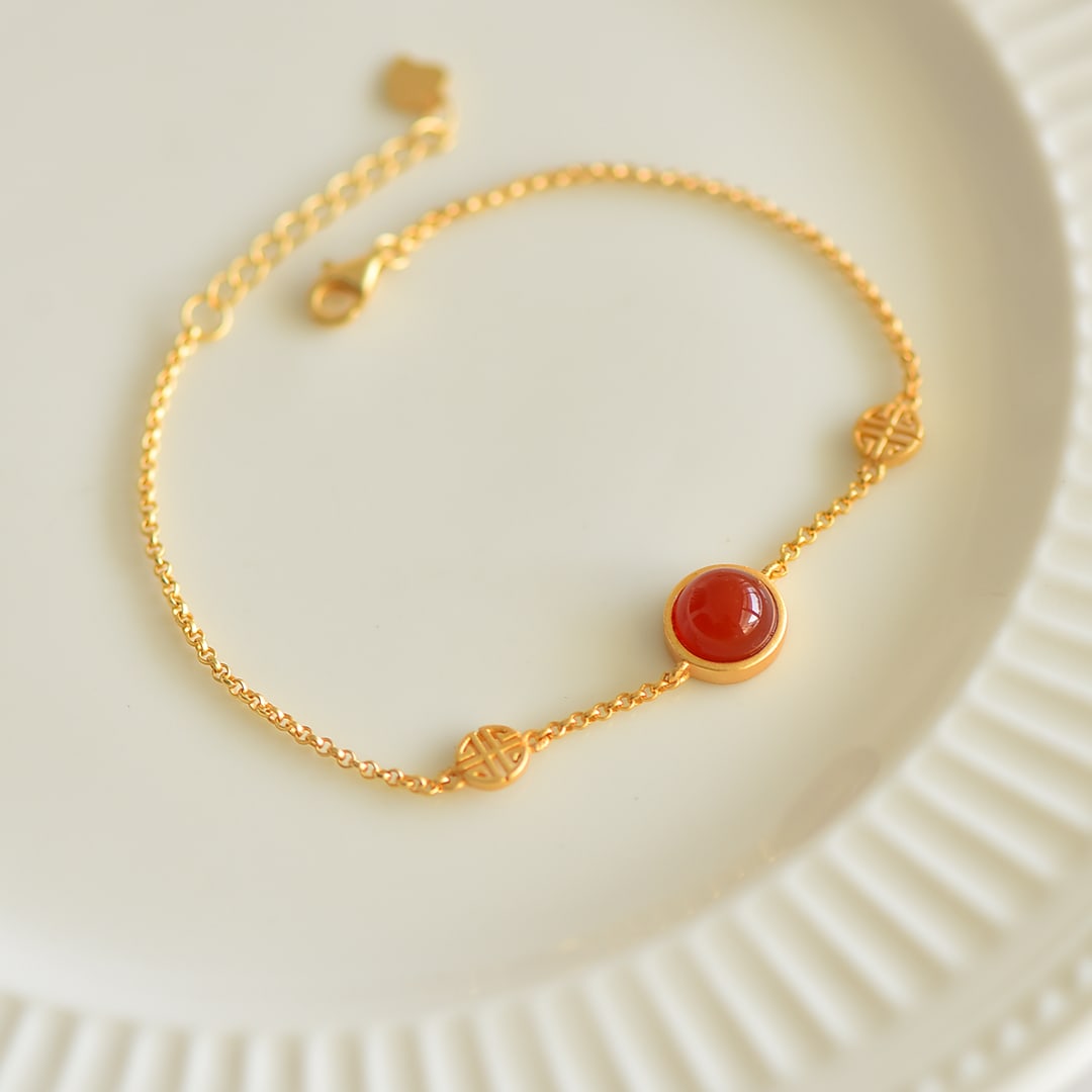 An Exquisite Sterling Silver-Gold Plated Inlaid Red Agate Bracelet: An Exquisite Sterling Silver-Gold Plated Inlaid Red Agate Bracelet,Size:0.7inx0.7in 纯银镀金镶红玛瑙手链