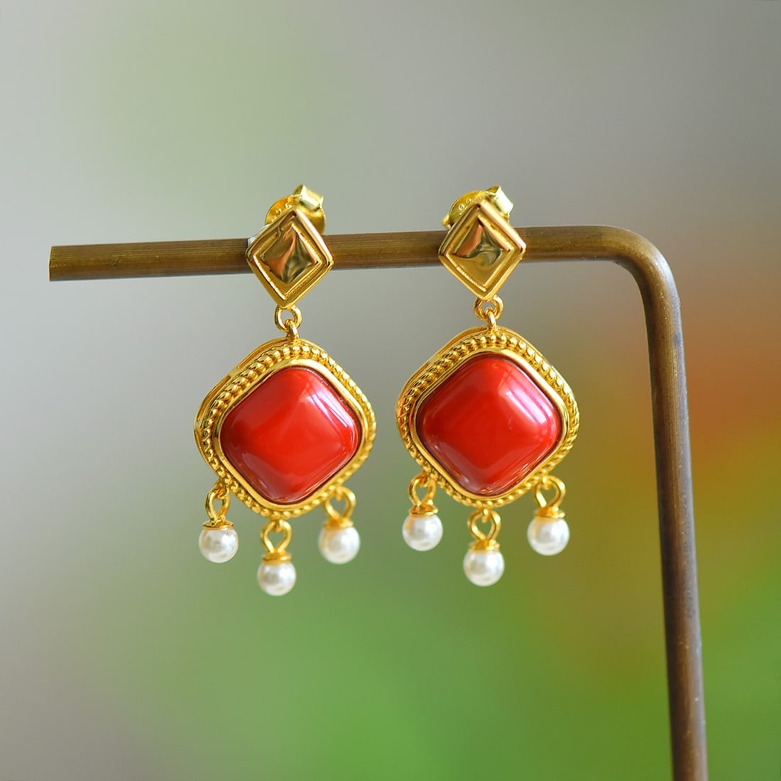 A Pair of Exquisite Sterling Silver-Gold Plated Inlaid Cinnabar Earrings,Inlaid Pearls: A Pair of Exquisite Sterling Silver-Gold Plated Inlaid Cinnabar Earrings,Inlaid Pearls,Size:0.4inx0.4in 寓意:岁岁平安,八方来财
