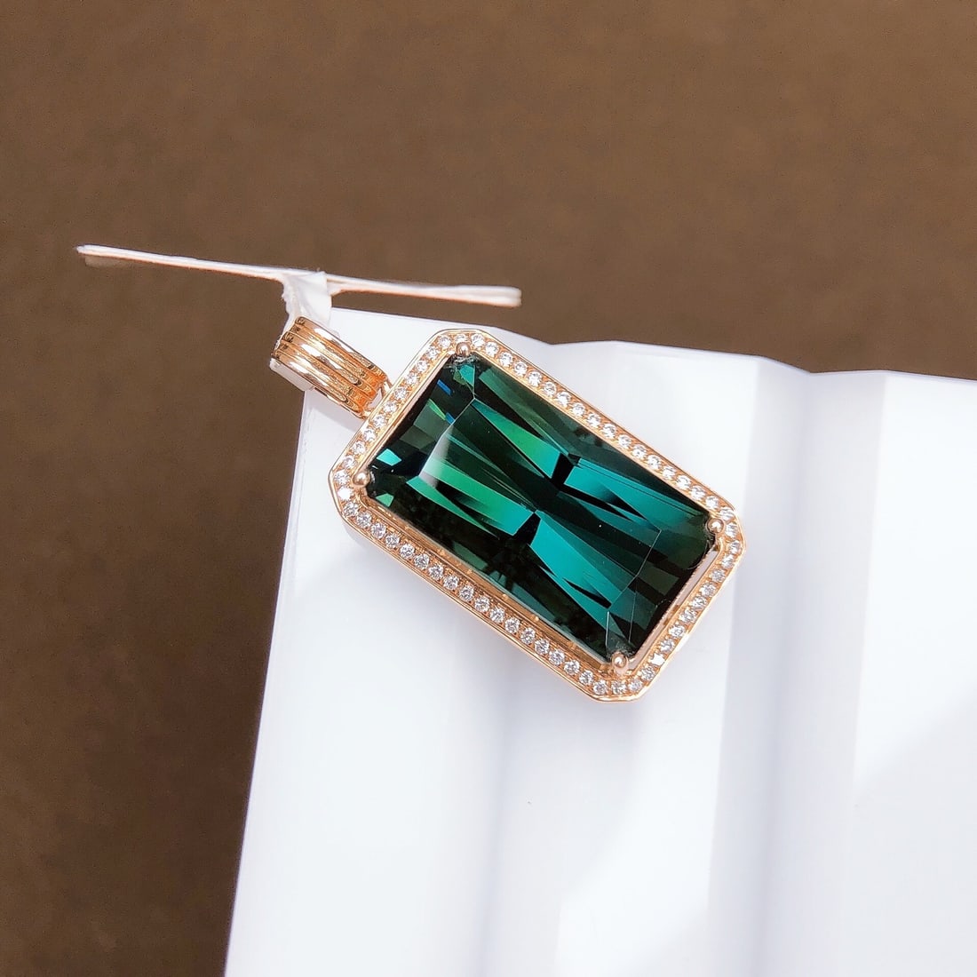 9.45Ctw Natural Tourmaline Necklace: 9.45Ctw Natural Tourmaline Necklace,Size:0.7inx0.4in 9.45Ctw天然碧玺项链
