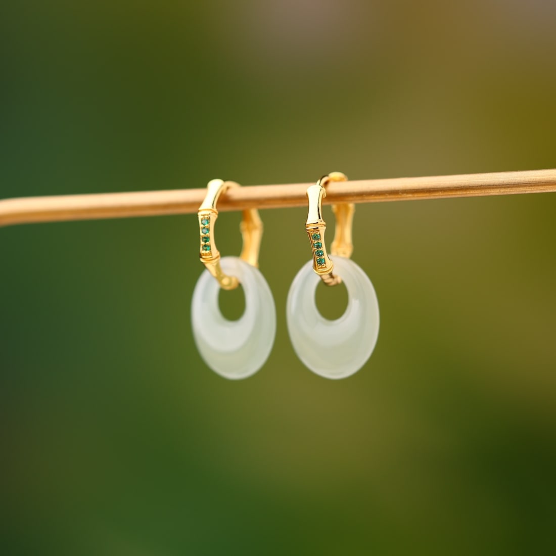 A Pair of Exquisite Sterling Silver-Gold Plated Inlaid White Jade Earrings,Inlaid Diamond: A Pair of Exquisite Sterling Silver-Gold Plated Inlaid White Jade Earrings,Inlaid Diamond,Size:0.5inx0.6in