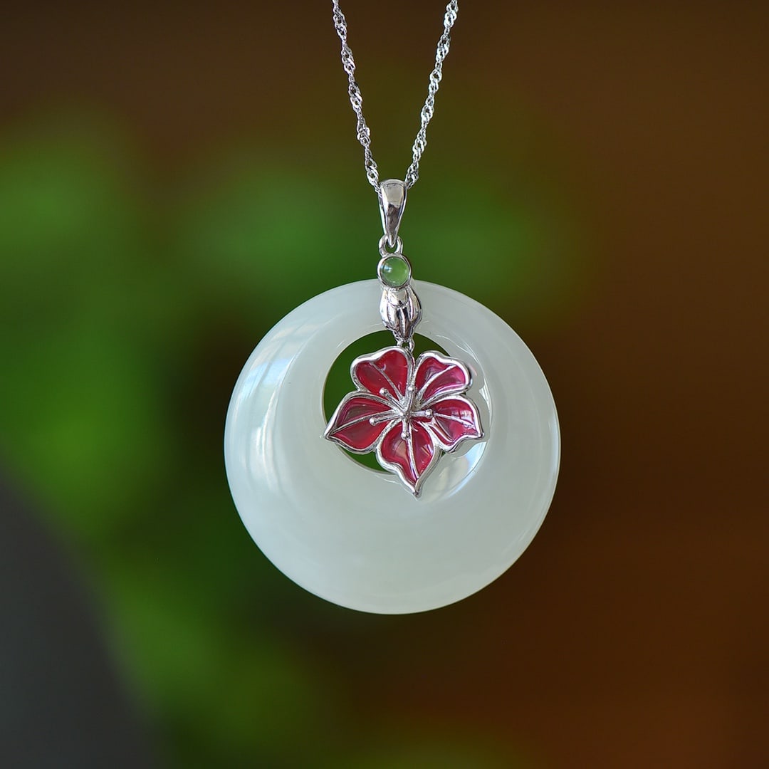An Exquisite Sterling Silver Inlaid White Jade Enamel Necklace: An Exquisite Sterling Silver Inlaid White Jade Enamel Necklace,Size:1.6inx1.6in 纯银镶白玉珐琅项链
