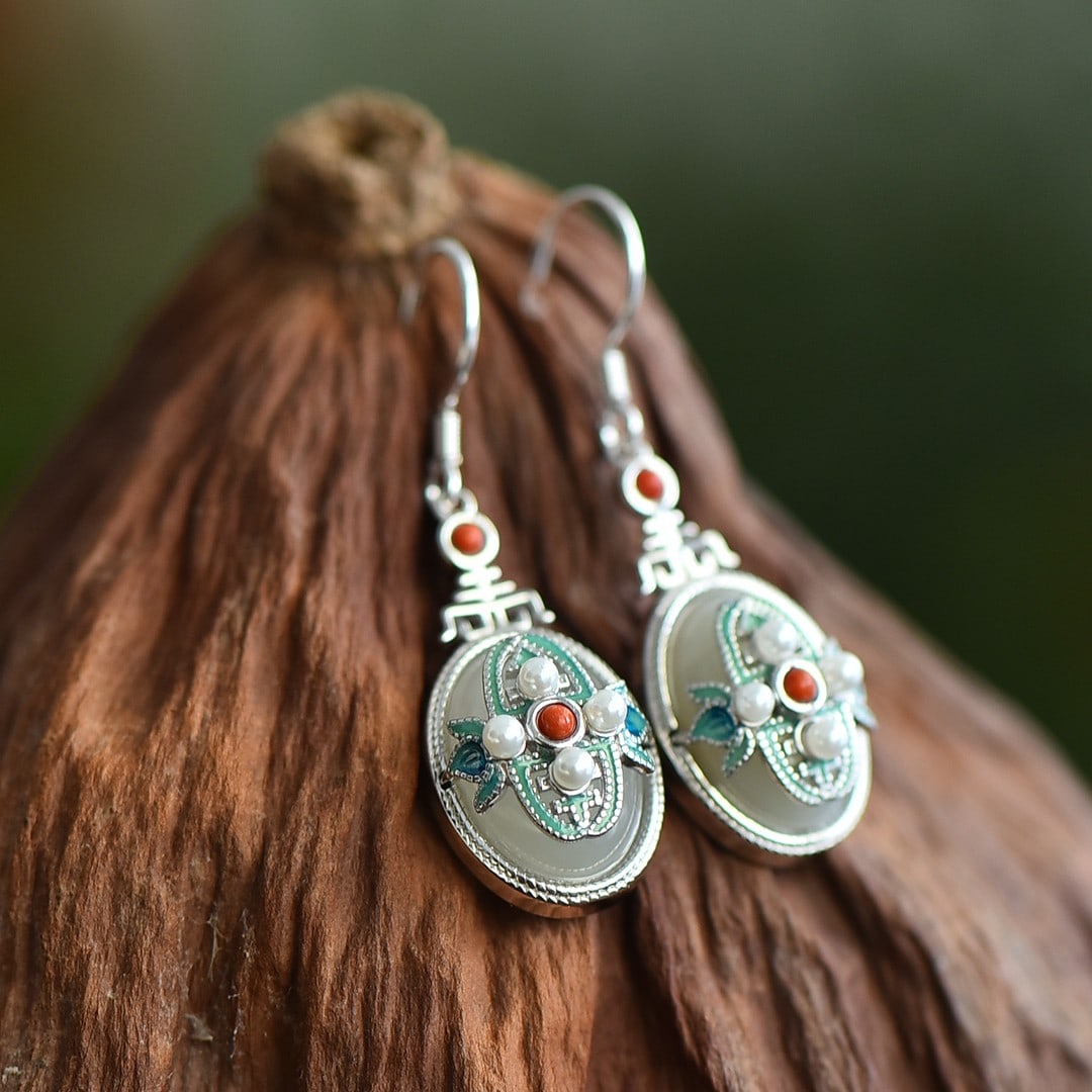 A Pair of Exquisite Sterling Silver-Gold Plated Inlaid White Jade Earrings,Inlaid Pearls: A Pair of Exquisite Sterling Silver-Gold Plated Inlaid White Jade Earrings,Inlaid Pearls 一对纯银镶白玉耳环,嵌珍珠