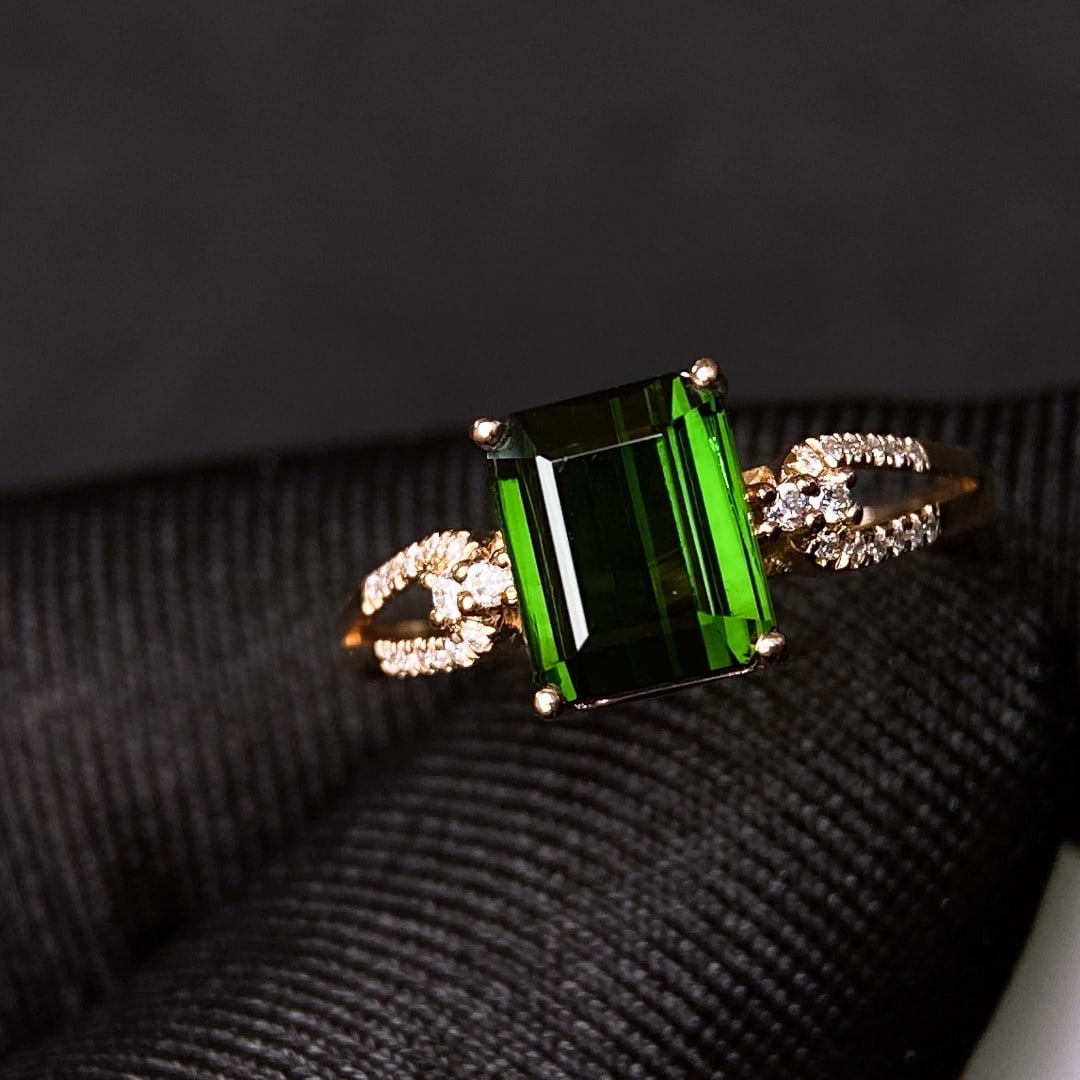 2.51Ctw Natural Tourmaline Ring: 2.51Ctw Natural Tourmaline Ring,Size:0.3inx0.3in 2.51Ctw天然碧玺戒指