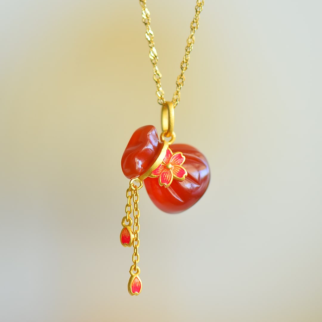 An Exquisite Sterling Silver-Gold Plated Inlaid Agate Pendant: An Exquisite Sterling Silver-Gold Plated Inlaid Agate Pendant,Size:约:0.6inx0.7in 纯银镀金镶玛瑙吊坠