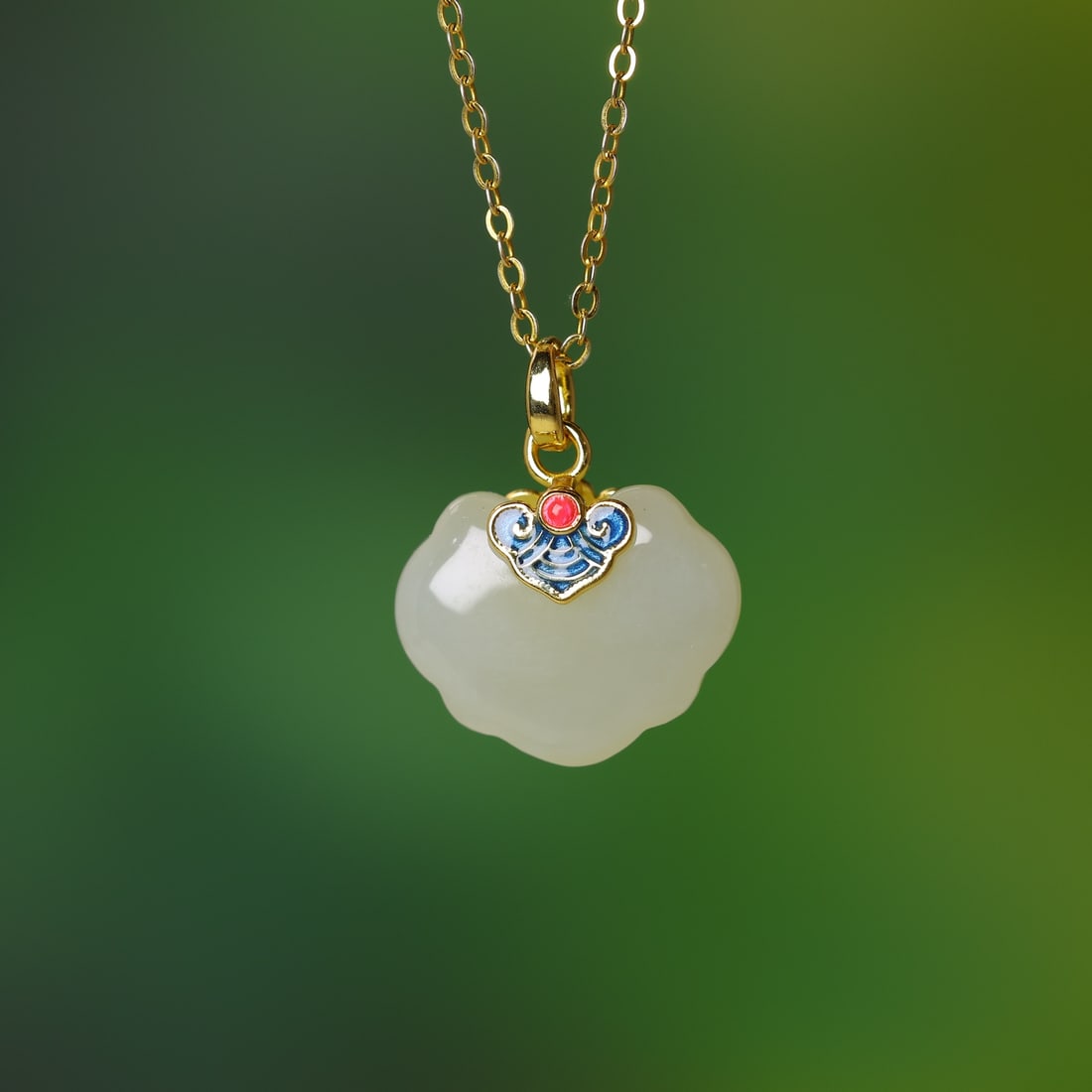An Exquisite Sterling Silver-Gold Plated Inlaid White Jade Pendant: An Exquisite Sterling Silver-Gold Plated Inlaid White Jade Pendant,Size:0.5inx0.6in 纯银镀金镶白玉吊坠