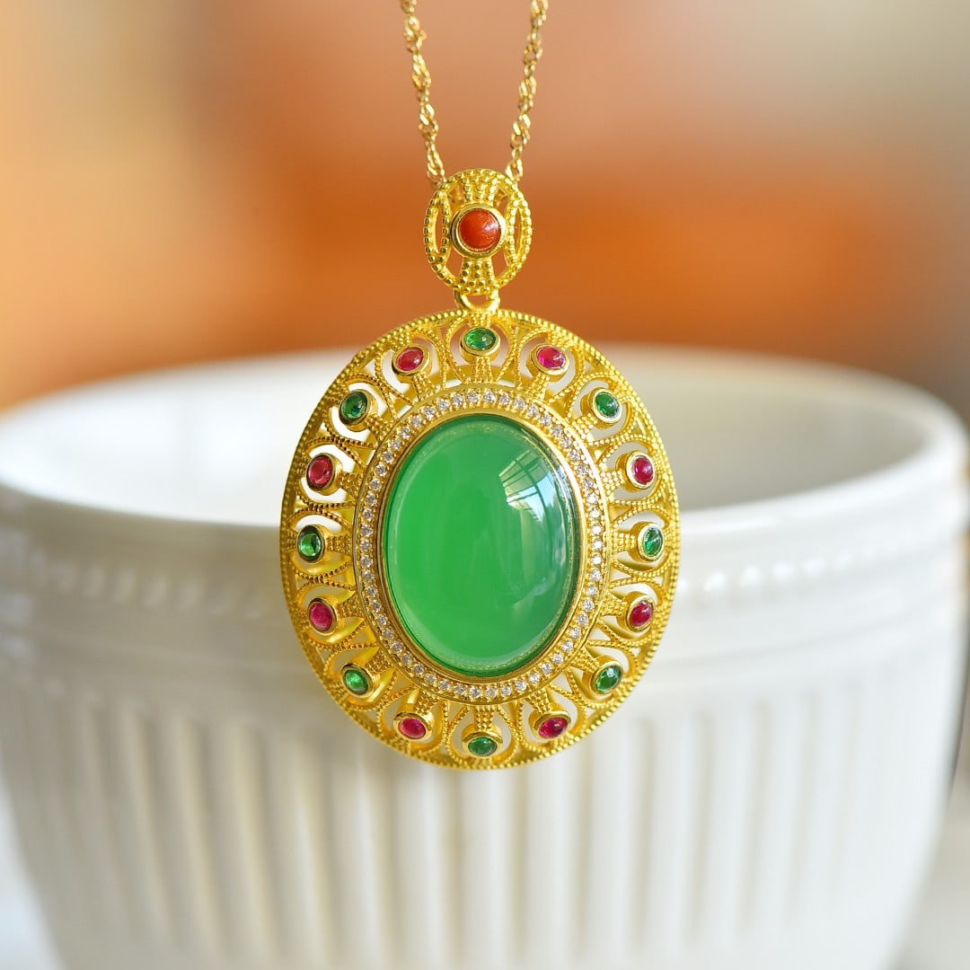 An Exquisite Sterling Silver-Gold Plated Inlaid Agate Necklace,Inlaid Gems: An Exquisite Sterling Silver-Gold Plated Inlaid Agate Necklace,Inlaid Gems,Size:0.6inx0.8in 纯银镀金镶玛瑙项链,嵌宝石