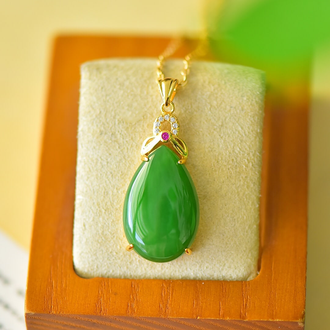 An Exquisite Sterling Silver-Gold Plated Inlaid Jasper Necklace,Inlaid Diamond: An Exquisite Sterling Silver-Gold Plated Inlaid Jasper Necklace,Inlaid Diamond,Size:0.6inx1.5in 纯银镀金镶碧玉项链,嵌钻石