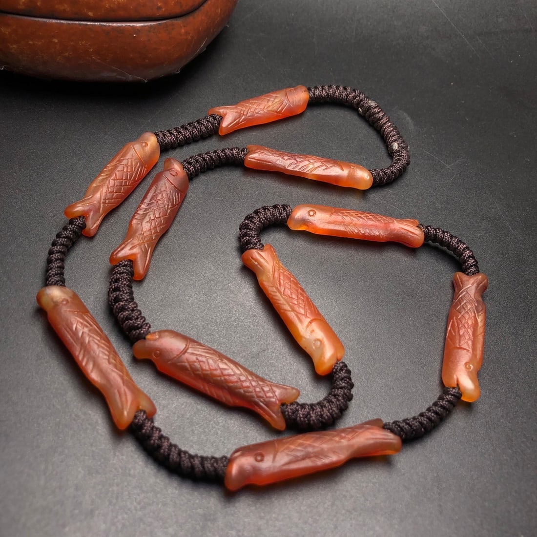 A Precious Agate Necklace: A Precious Agate Necklace,Size:1.5inx0.4inx0.3in*10 玛瑙项链