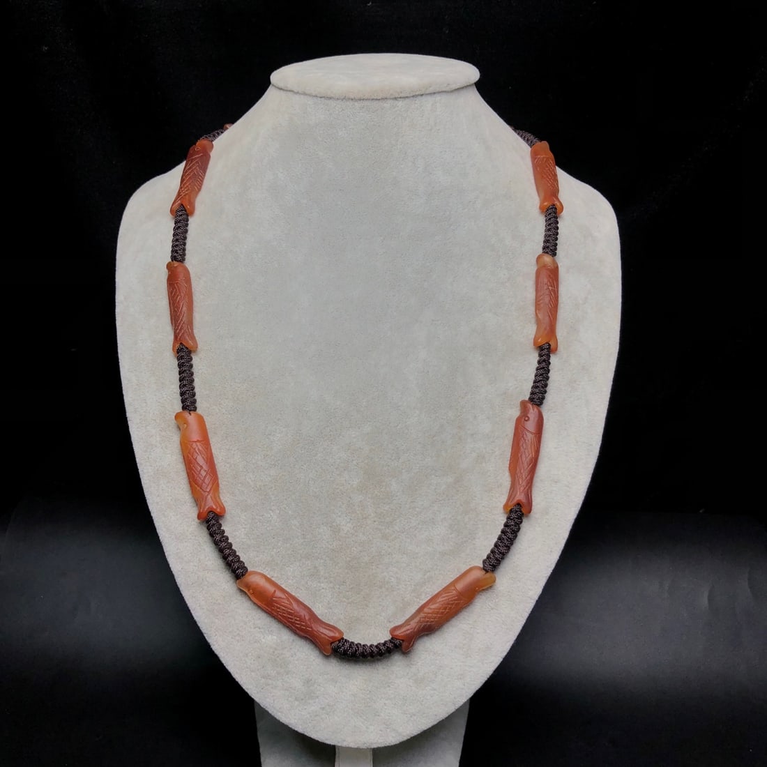 A Precious Agate Necklace - 8