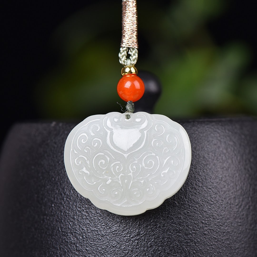 An Exquisite White Jade Pendant: An Exquisite White Jade Pendant,Size:0.9inx1.2in 白玉挂件