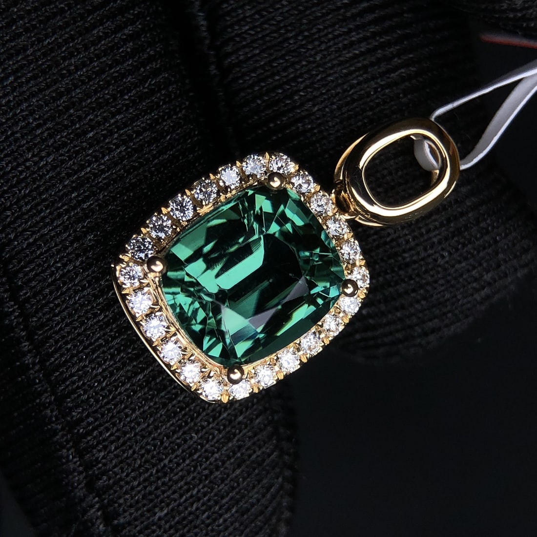 3.8Ctw Natural Tourmaline Necklace: 3.8Ctw Natural Tourmaline Necklace,Size:0.4inx0.3in 3.8Ctw天然碧玺项链
