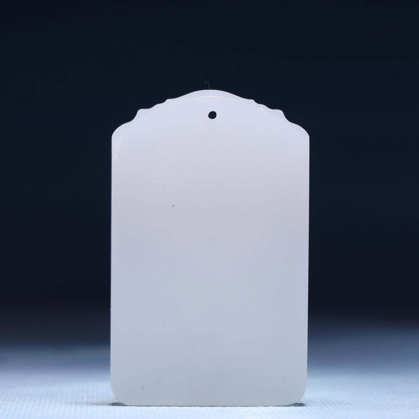 An Exquisite White Jade Figure Pattern Pendant - 4