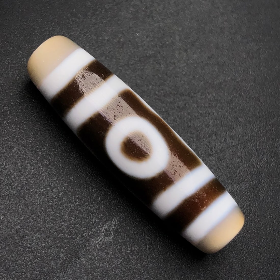 An Exquisite Dzi Bead Pendant: An Exquisite Dzi Bead Pendant,Size:1.5inx0.4in,Weight:7.2g 天珠挂件